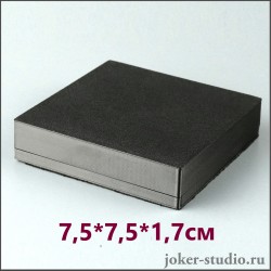 Пластиковый футляр для браслета и брелока подарочная коробка для подарка и хранения: размер 75-75-17 мм.